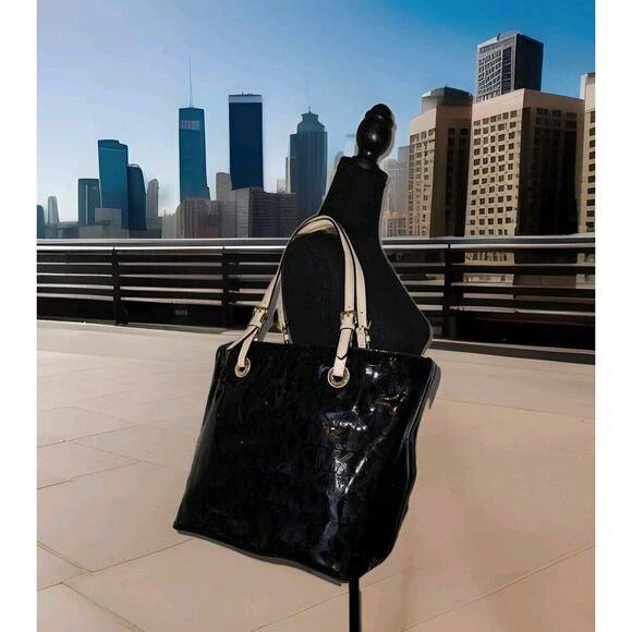 Michael Kors Signature Black Patent Leather Monogram Jet Set Shoulder Tote 15x12 - Picture 1 of 14